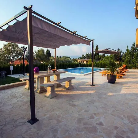 Kontrada 4 With Pool In Задар