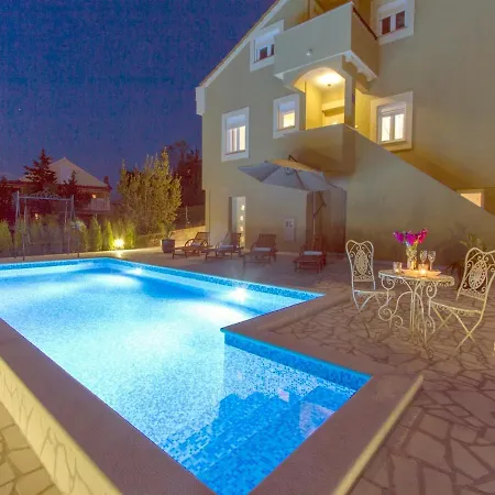 Kontrada 4 With Pool In Вилла